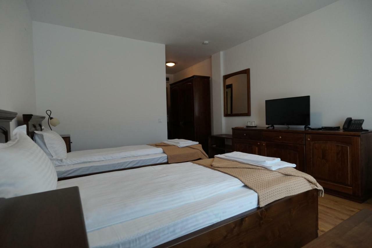 Hôtel Conacul Lacurilor à Băile Herculane Extérieur photo