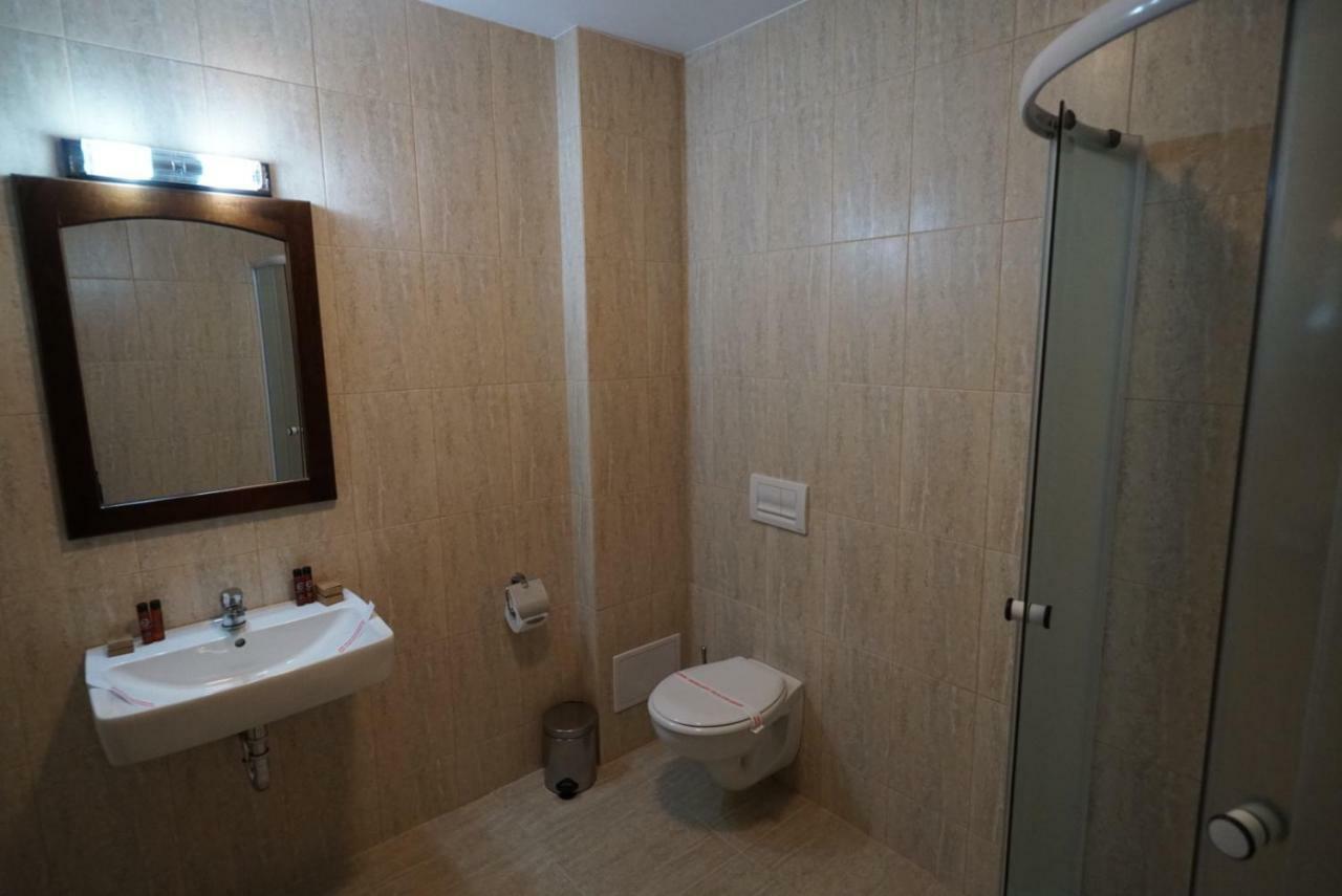 Hôtel Conacul Lacurilor à Băile Herculane Extérieur photo
