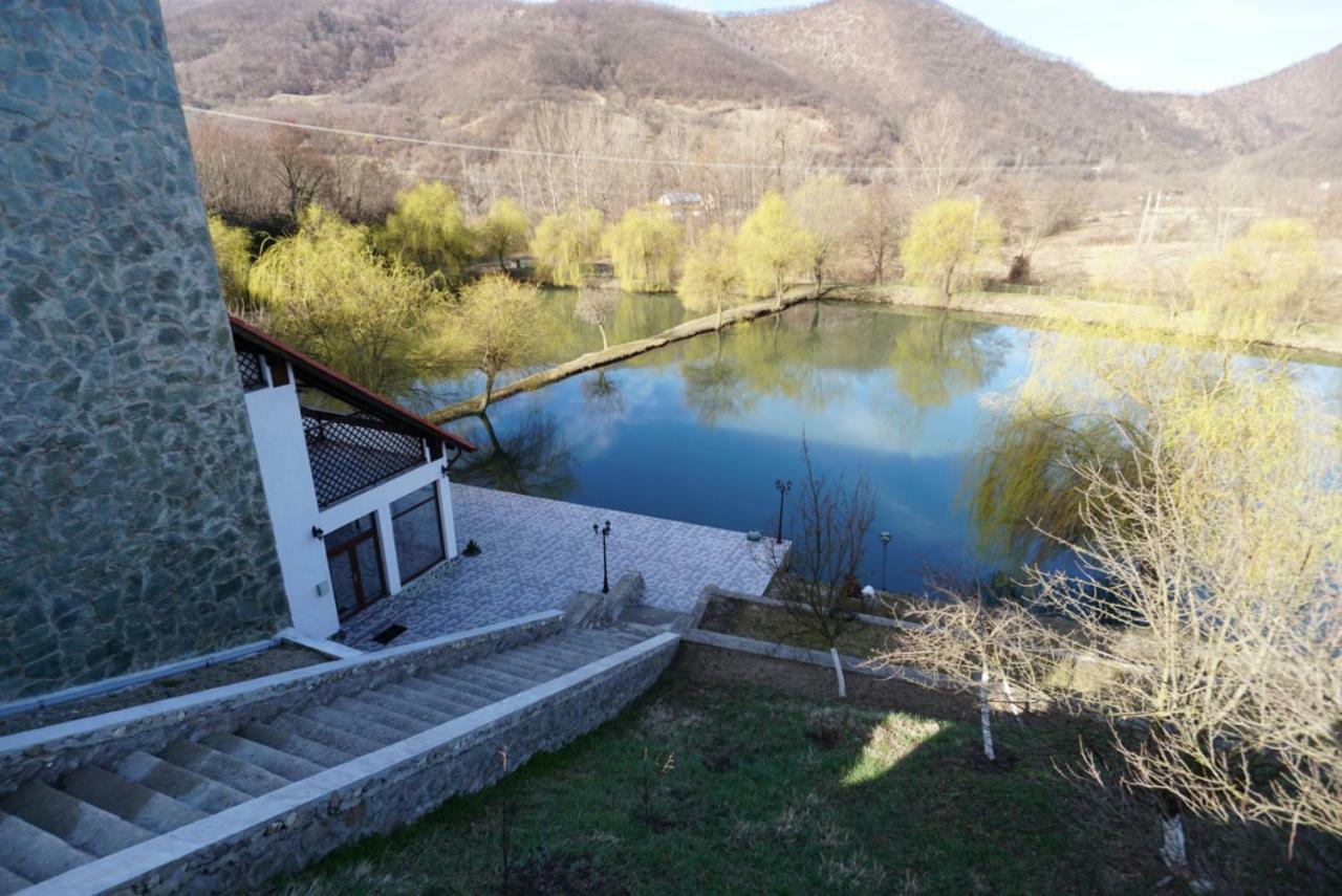 Hôtel Conacul Lacurilor à Băile Herculane Extérieur photo