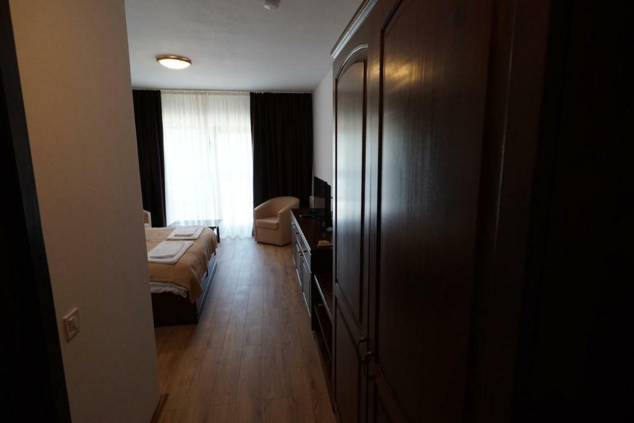 Hôtel Conacul Lacurilor à Băile Herculane Extérieur photo