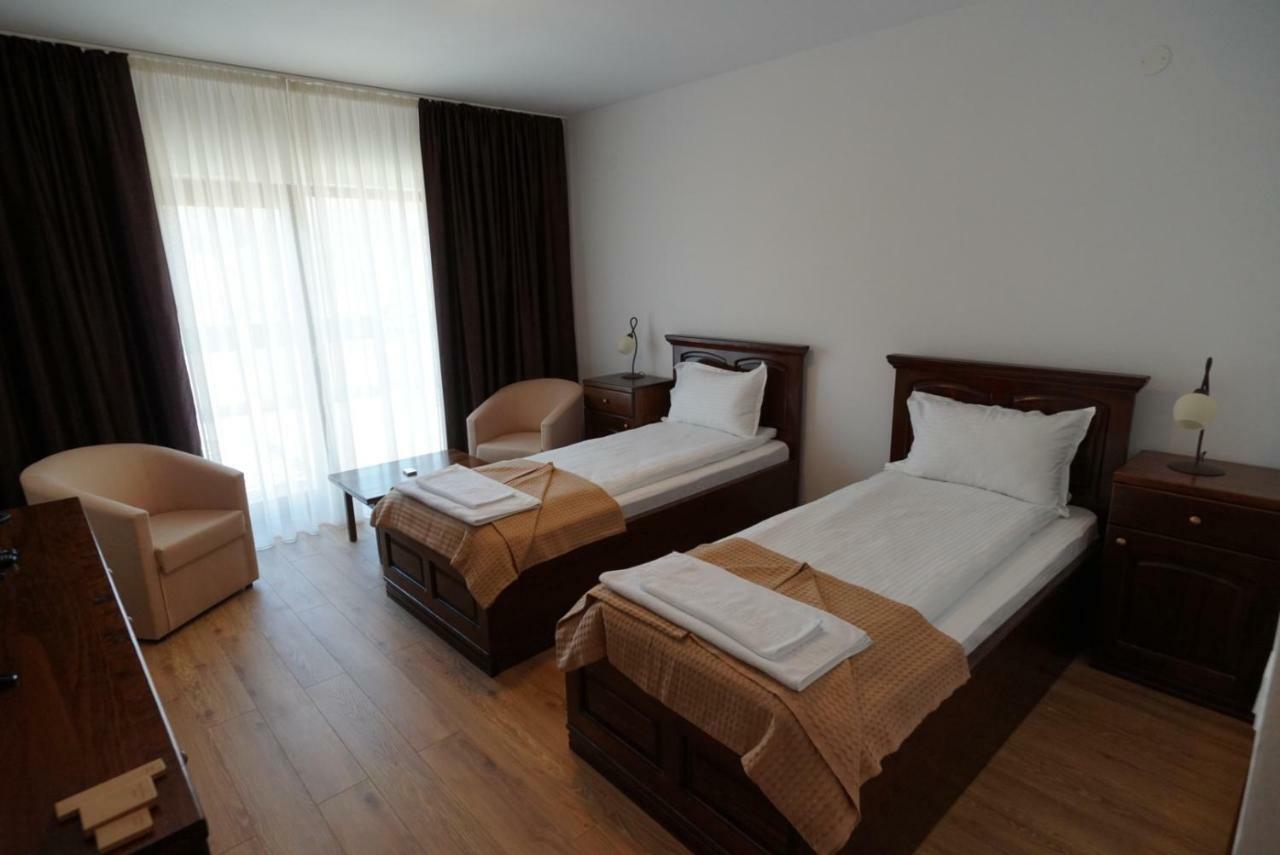 Hôtel Conacul Lacurilor à Băile Herculane Extérieur photo